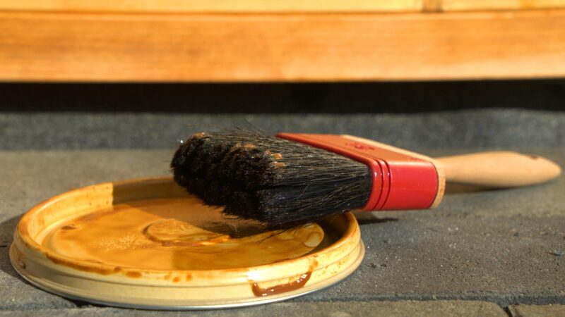 hemrenovering med pensel och färg